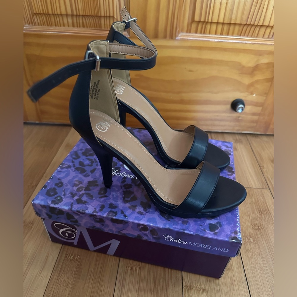 Chelsea Moreland Navy Open-toe Heels Size 7.5